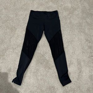Gently Used S/M Onzie Black Yoga Legging
